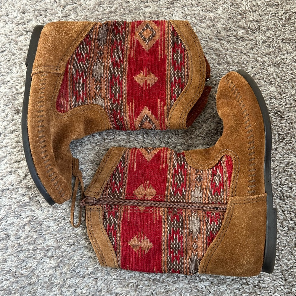 Minnetonka Women's Size 5 Moccasin Southwest Boot 1573 Baja Brown Suede Leather